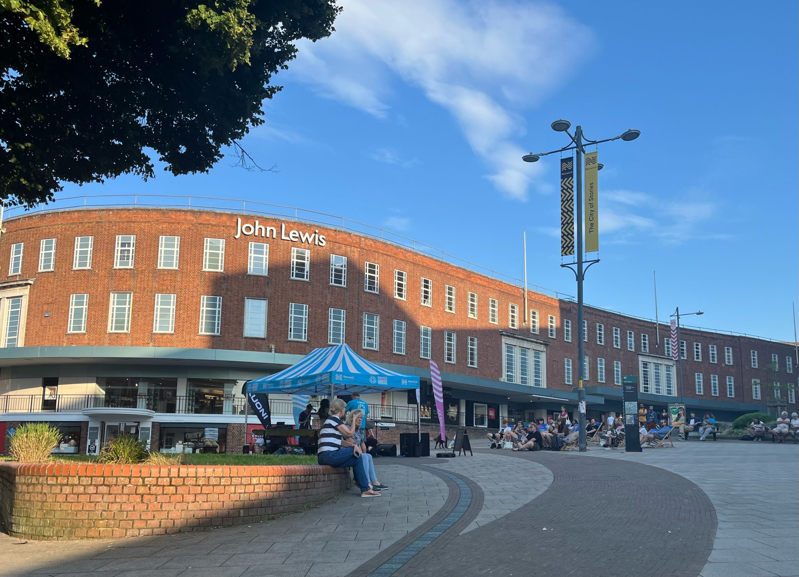 Balloon Modeller at John Lewis Visit Norwich